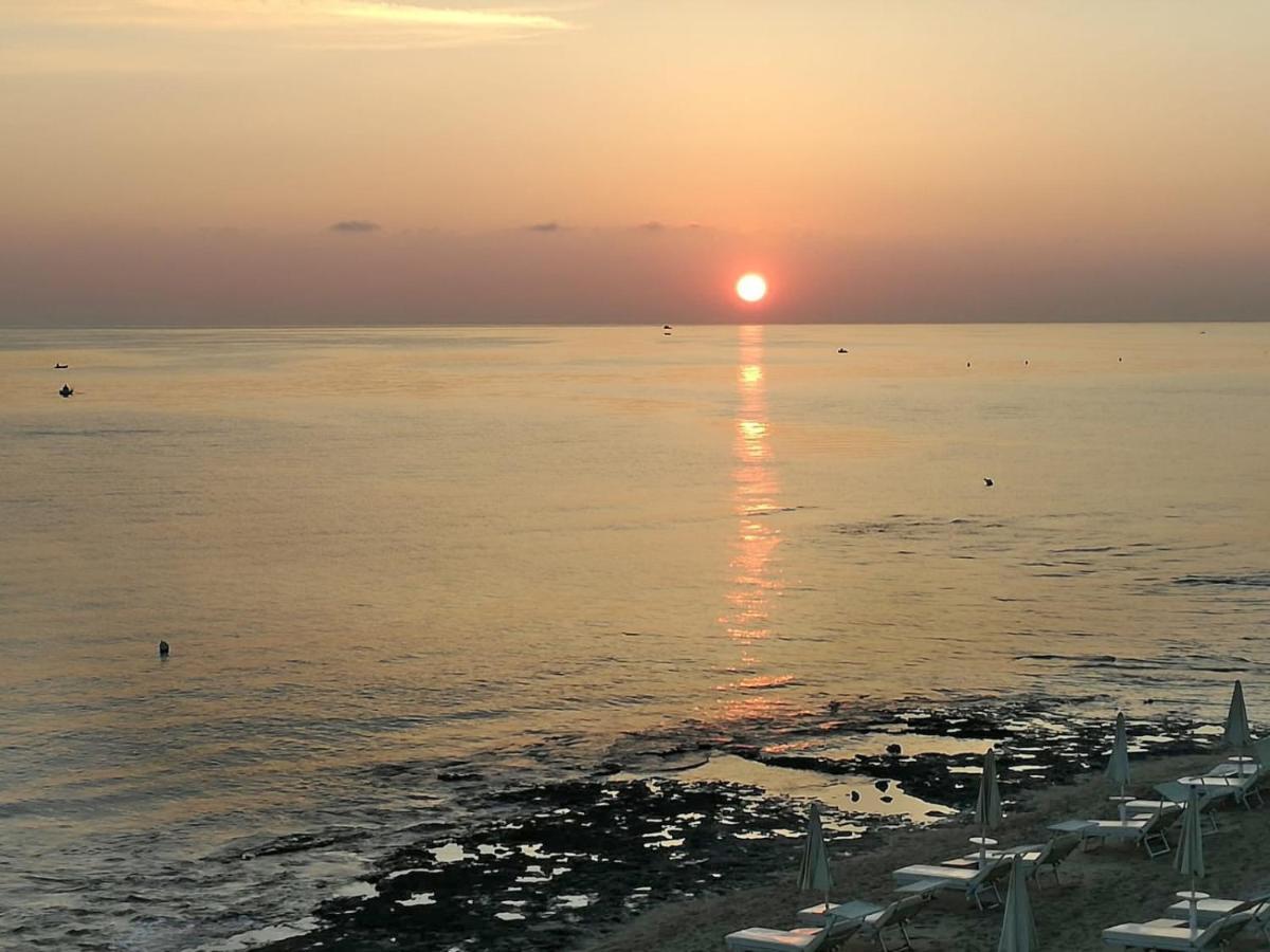 Dimora Grazia In Riva Al Mare Apartman Monopoli Kültér fotó